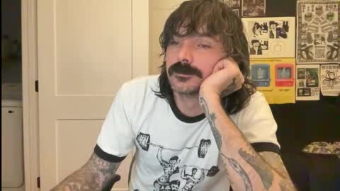 Snapshot of cantleavethehouse chatting on 11-30-25, 09:35 cantleavethehouse online show from 11-30-25, 09:35