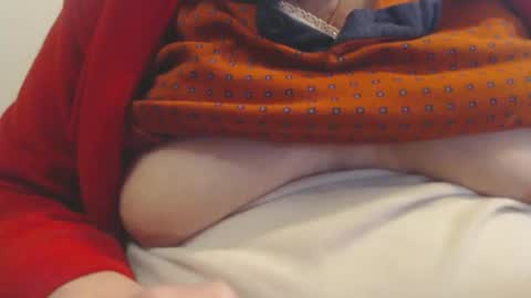 Snapshot of capitanfuturo44 chatting on 05-17-26, 06:33 Cinzia ex regina online show from 05-17-26, 06:33