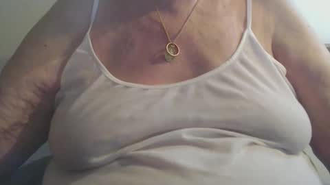 Snapshot of capitanfuturo44 chatting on 05-31-26, 03:52 Cinzia ex regina online show from 05-31-26, 03:52