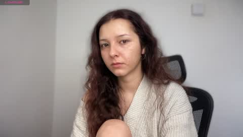 Snapshot of cappuccinokiss chatting on 12-11-24, 12:23 Emma online show from 12-11-24, 12:23