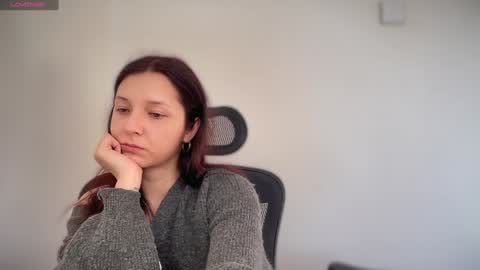 Snapshot of cappuccinokiss chatting on 01-04-25, 10:27 Emma online show from 01-04-25, 10:27
