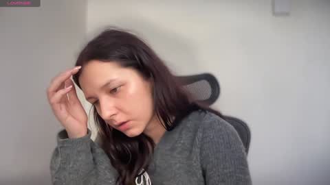 Snapshot of cappuccinokiss chatting on 01-04-25, 01:31 Emma online show from 01-04-25, 01:31