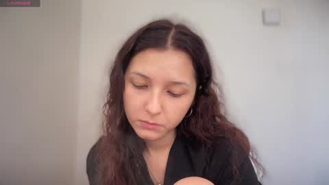 Snapshot of cappuccinokiss chatting on 01-11-25, 09:57 Emma online show from 01-11-25, 09:57