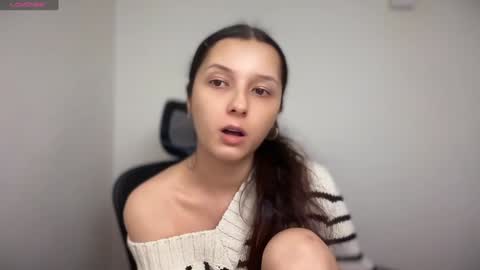 Snapshot of cappuccinokiss chatting on 01-13-25, 03:04 Emma online show from 01-13-25, 03:04