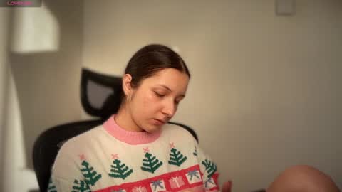 Snapshot of cappuccinokiss chatting on 01-14-25, 01:38 Emma online show from 01-14-25, 01:38