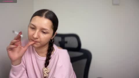 Snapshot of cappuccinokiss chatting on 01-15-25, 03:07 Emma online show from 01-15-25, 03:07
