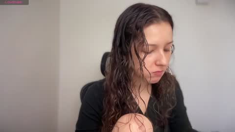 Snapshot of cappuccinokiss chatting on 01-30-25, 11:22 Emma online show from 01-30-25, 11:22