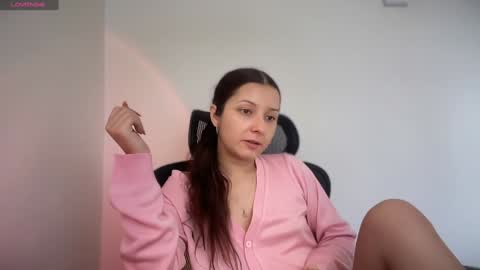 Snapshot of cappuccinokiss chatting on 02-03-25, 10:03 Emma online show from 02-03-25, 10:03