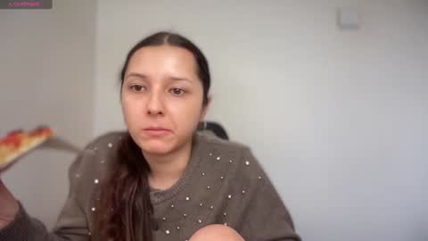 Snapshot of cappuccinokiss chatting on 02-06-25, 11:21 Emma online show from 02-06-25, 11:21