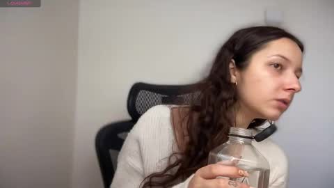 Snapshot of cappuccinokiss chatting on 02-10-25, 11:25 Emma online show from 02-10-25, 11:25