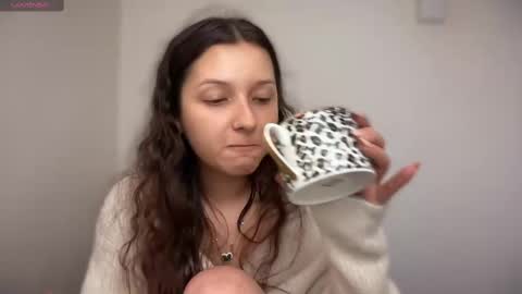 Snapshot of cappuccinokiss chatting on 02-10-25, 02:26 Emma online show from 02-10-25, 02:26