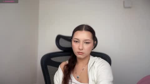 Snapshot of cappuccinokiss chatting on 02-12-25, 03:05 Emma online show from 02-12-25, 03:05