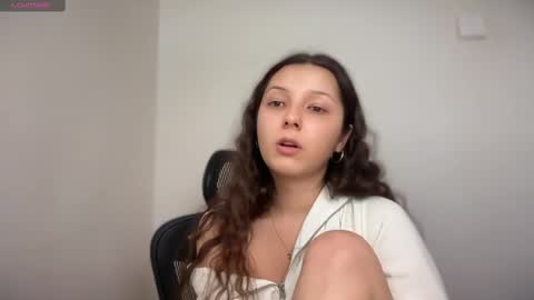 Snapshot of cappuccinokiss chatting on 02-20-25, 01:30 Emma online show from 02-20-25, 01:30