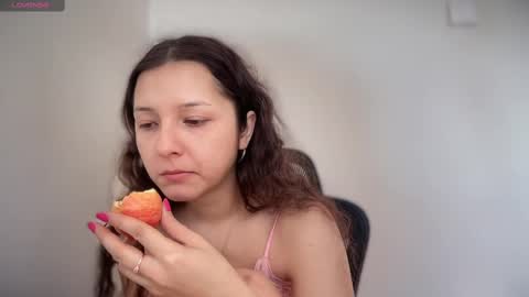 Snapshot of cappuccinokiss chatting on 02-25-25, 12:34 Emma online show from 02-25-25, 12:34