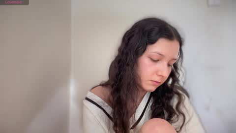 Snapshot of cappuccinokiss chatting on 03-06-25, 12:52 Emma online show from 03-06-25, 12:52