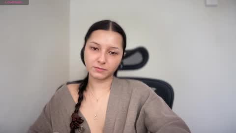 Snapshot of cappuccinokiss chatting on 03-12-25, 02:34 Emma online show from 03-12-25, 02:34
