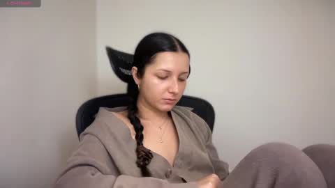 Snapshot of cappuccinokiss chatting on 03-12-25, 05:38 Emma online show from 03-12-25, 05:38