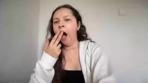 Snapshot of cappuccinokiss chatting on 09-19-25, 07:32 Emma online show from 09-19-25, 07:32