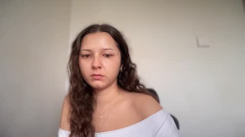 Snapshot of cappuccinokiss chatting on 09-29-25, 06:51 Emma online show from 09-29-25, 06:51