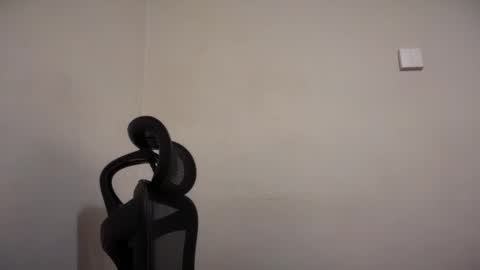 Snapshot of cappuccinokiss chatting on 10-20-25, 04:13 Emma online show from 10-20-25, 04:13