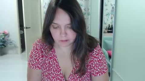 Snapshot of cappuchinno chatting on 12-21-25, 12:56 cappuchinno online show from 12-21-25, 12:56