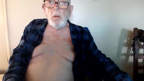 Snapshot of capt5105 chatting on 06-10-26, 11:35 capt5105 online show from 06-10-26, 11:35