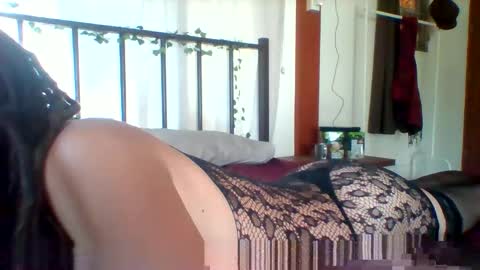 Snapshot of captainpixie chatting on 12-20-25, 02:51 captainpixie online show from 12-20-25, 02:51