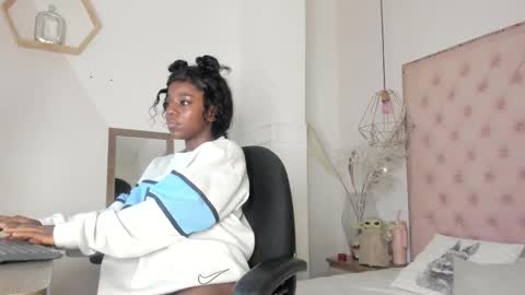 caramel_hellen online show from 12-01-25, 11:15