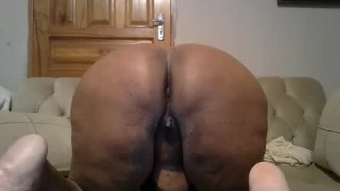 Snapshot of caramelchoc81 chatting on 02-26-26, 01:15 candylious81 online show from 02-26-26, 01:15