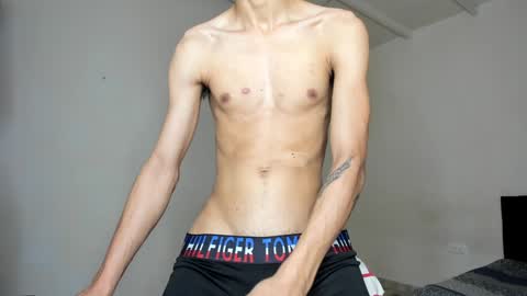 Snapshot of cardrey05 chatting on 01-09-25, 01:18 Carlos and Cristian online show from 01-09-25, 01:18