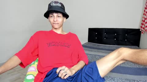 Snapshot of cardrey05 chatting on 01-19-25, 05:15 Carlos and Cristian online show from 01-19-25, 05:15