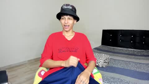 Snapshot of cardrey05 chatting on 01-20-25, 03:26 Carlos and Cristian online show from 01-20-25, 03:26