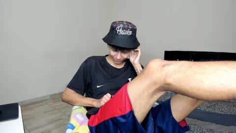 Snapshot of cardrey05 chatting on 01-21-25, 07:15 Carlos and Cristian online show from 01-21-25, 07:15