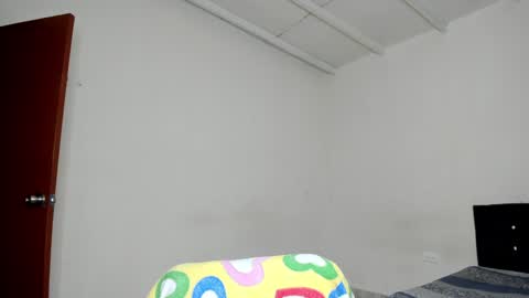 Snapshot of cardrey05 chatting on 01-28-25, 01:08 Carlos and Cristian online show from 01-28-25, 01:08