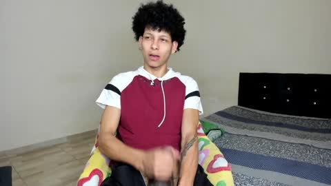 Snapshot of cardrey05 chatting on 02-05-25, 01:37 Carlos and Cristian online show from 02-05-25, 01:37