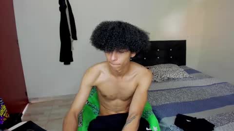 Snapshot of cardrey05 chatting on 09-15-25, 07:25 Carlos and Cristian online show from 09-15-25, 07:25