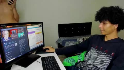 Snapshot of cardrey05 chatting on 09-17-25, 06:04 Carlos and Cristian online show from 09-17-25, 06:04