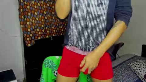 Snapshot of cardrey05 chatting on 10-22-25, 06:46 Carlos and Cristian online show from 10-22-25, 06:46