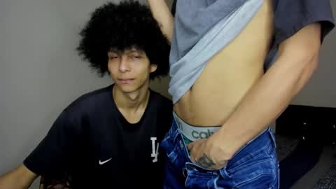 Snapshot of cardrey05 chatting on 11-11-25, 08:42 Carlos and Cristian online show from 11-11-25, 08:42