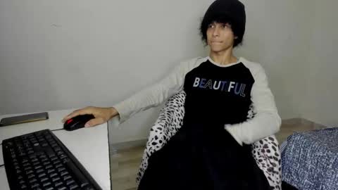 Snapshot of cardrey05 chatting on 11-20-25, 12:33 Carlos and Cristian online show from 11-20-25, 12:33