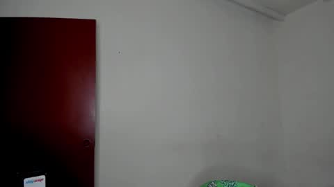 Snapshot of cardrey05 chatting on 11-21-25, 02:43 Carlos and Cristian online show from 11-21-25, 02:43