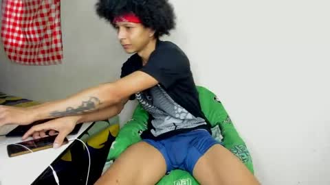 Snapshot of cardrey05 chatting on 05-05-26, 07:44 Carlos and Cristian online show from 05-05-26, 07:44