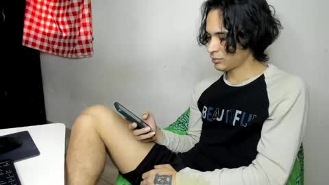 Snapshot of cardrey05 chatting on 05-27-26, 07:00 Carlos and Cristian online show from 05-27-26, 07:00