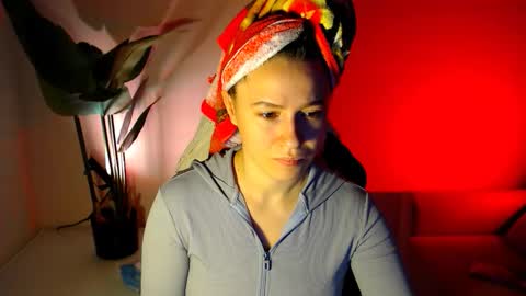 Snapshot of care_sensual chatting on 02-01-26, 04:11 Mary online show from 02-01-26, 04:11