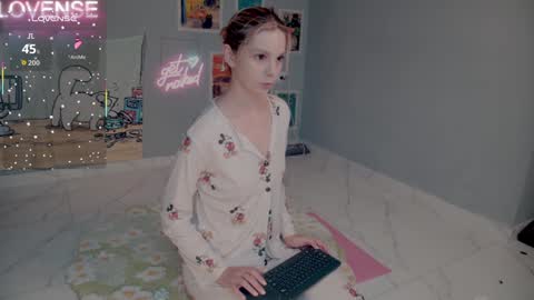 NONA    follow online show from 09-10-25, 08:14