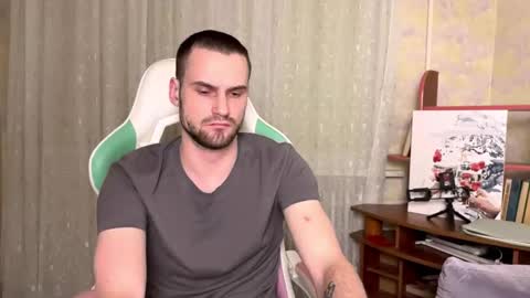 Snapshot of cari_2you chatting on 12-16-25, 08:25 Cari online show from 12-16-25, 08:25