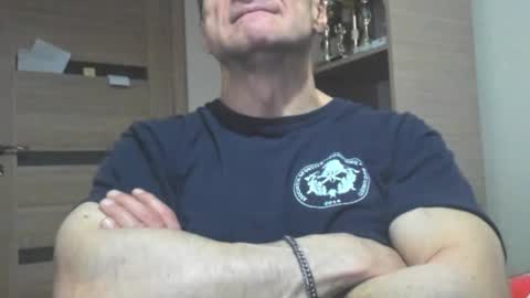 Snapshot of carin_the_body chatting on 01-10-26, 01:18 Laz online show from 01-10-26, 01:18