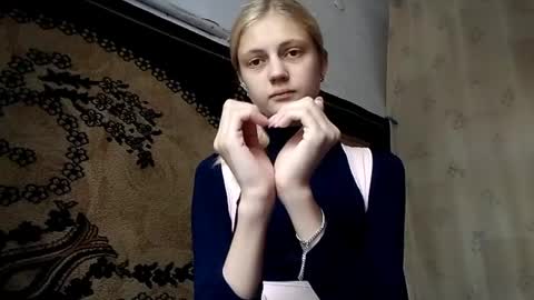 Snapshot of carissaalderson chatting on 05-05-26, 03:14 Kira online show from 05-05-26, 03:14