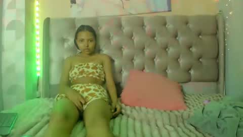 Snapshot of carla_camila chatting on 06-20-26, 04:54 Carla y Camila online show from 06-20-26, 04:54