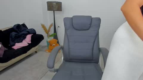 Snapshot of carla_devon chatting on 12-15-25, 05:01 carla_devon online show from 12-15-25, 05:01